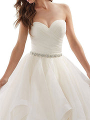 Plus Size A-Line Wedding Dresses Sweetheart Organza Strapless Bridal Gowns with Chapel Train