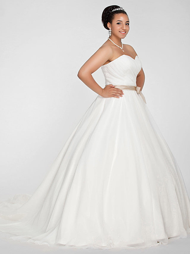 Plus Size Ball Gown Wedding Dress Chiffon Strapless Simple Backless Cute Bridal Gowns with Court Train
