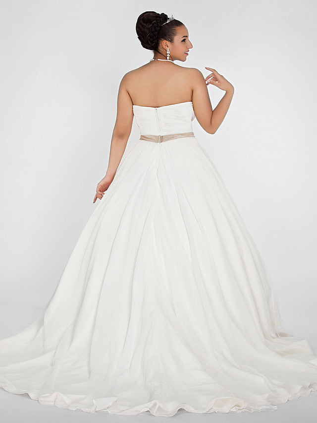 Plus Size Ball Gown Wedding Dress Chiffon Strapless Simple Backless Cute Bridal Gowns with Court Train
