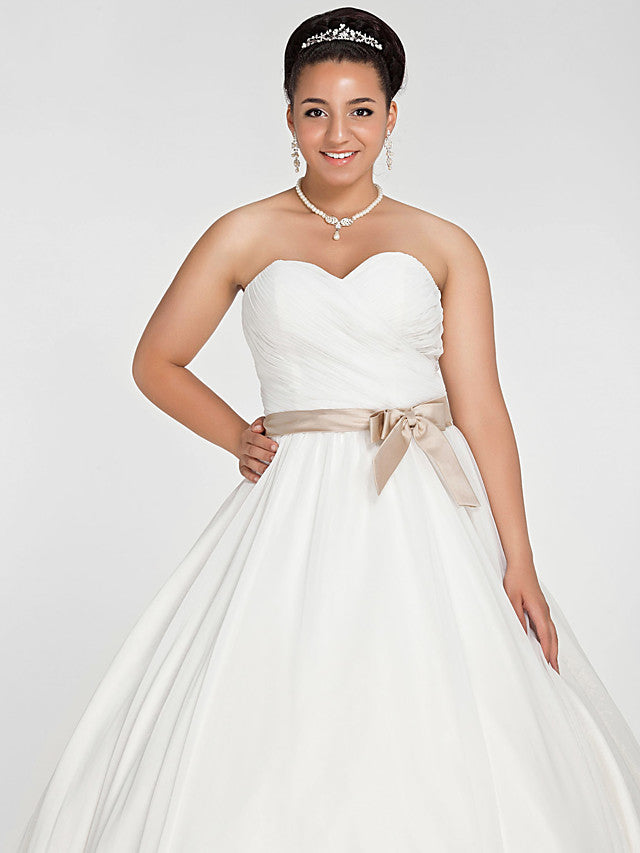 Plus Size Ball Gown Wedding Dress Chiffon Strapless Simple Backless Cute Bridal Gowns with Court Train