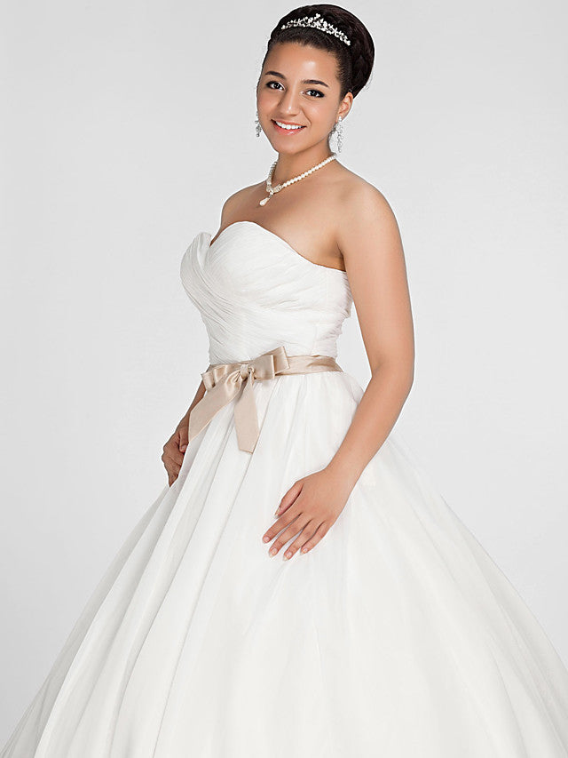 Plus Size Ball Gown Wedding Dress Chiffon Strapless Simple Backless Cute Bridal Gowns with Court Train
