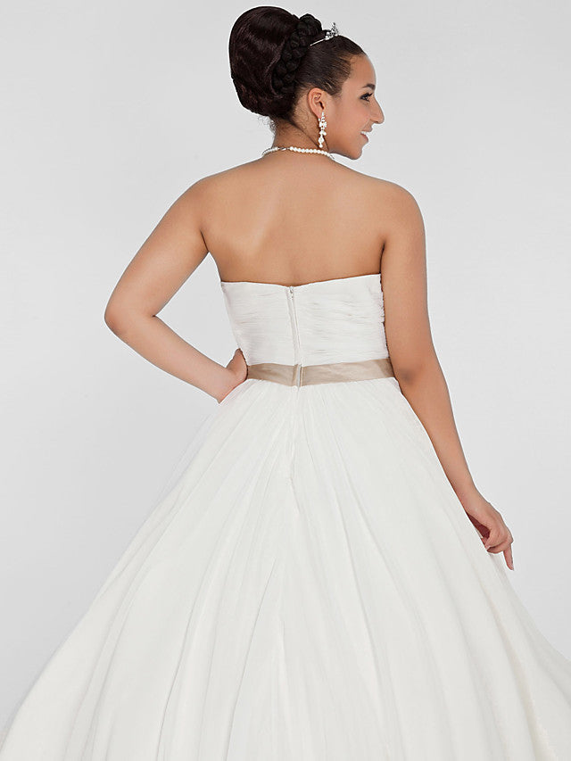 Plus Size Ball Gown Wedding Dress Chiffon Strapless Simple Backless Cute Bridal Gowns with Court Train