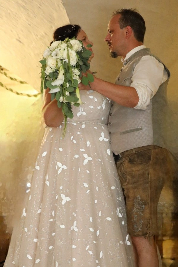 Plus Size Wedding Dresses V Neck A Line Tulle Lace Bridal Gowns