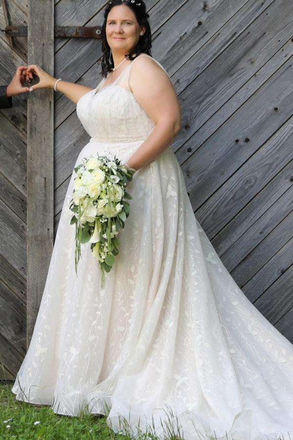 Plus Size Wedding Dresses V Neck A Line Tulle Lace Bridal Gowns
