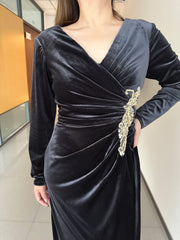 A Line V Neck Long Plus Size Velvet Mother of the Bride Dress with Long Sleeves and Ruffles