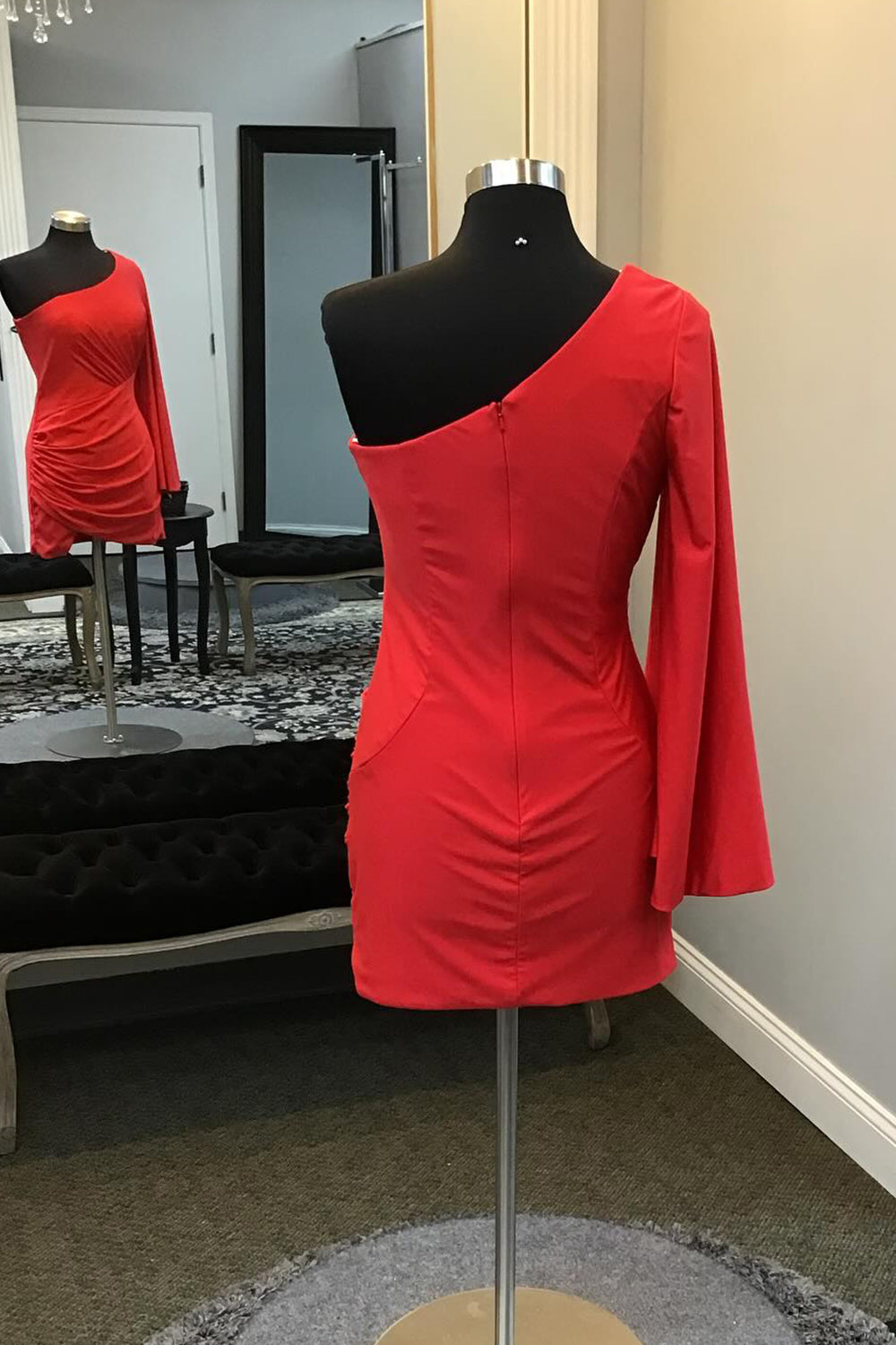 Red Homecoming Dresses One Shoulder Long Sleeves Tight Short Cocktail Dresses