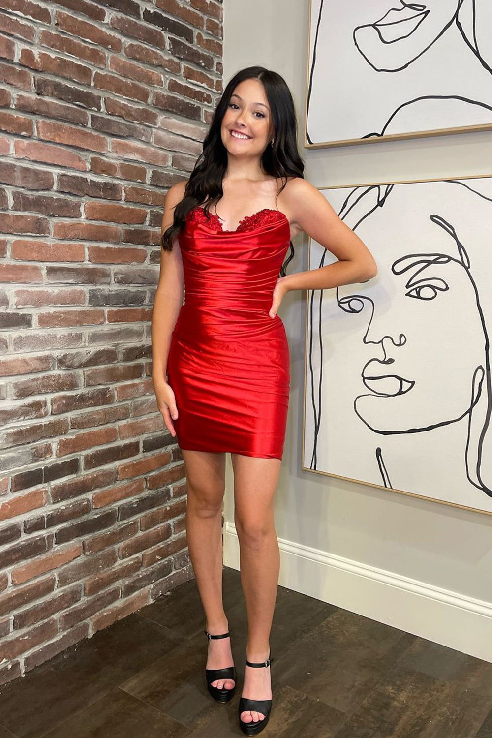 Red Homecoming Dresses Satin Sweetheart Tight Short Cocktail Dresses With Lace