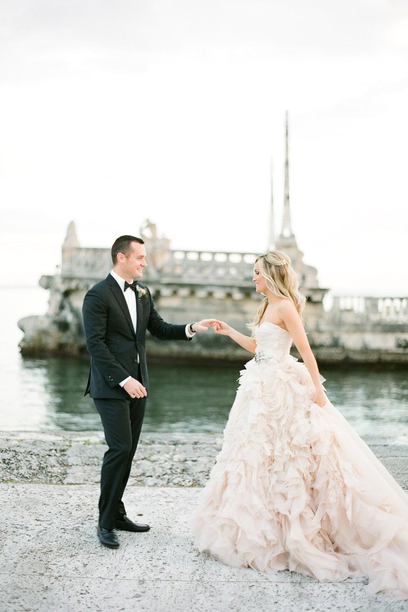 Romantic Blush Pink Ruffle Tiered Wedding Dress A-line Cute Popular Custom Made Organza Formal Bridal Gowns