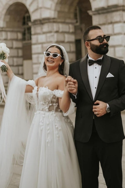 Romantic Off-the-Shoulder Cap Sleeves Long tulle Bridal Dress