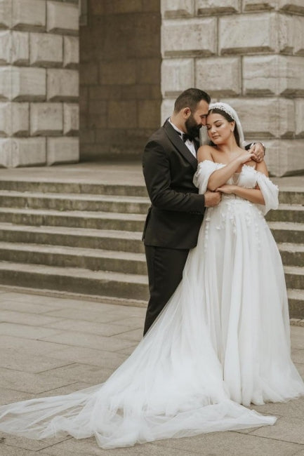 Romantic Off-the-Shoulder Cap Sleeves Long tulle Bridal Dress