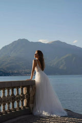 Romantic Spaghetti-Straps Sleeveless Long Lace Beach Bridal Dress