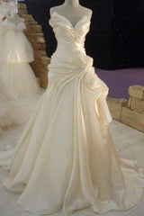 Ruffles Cream Satin Wedding Dress with Beadings Elegant Long Bridal Dress JT067a