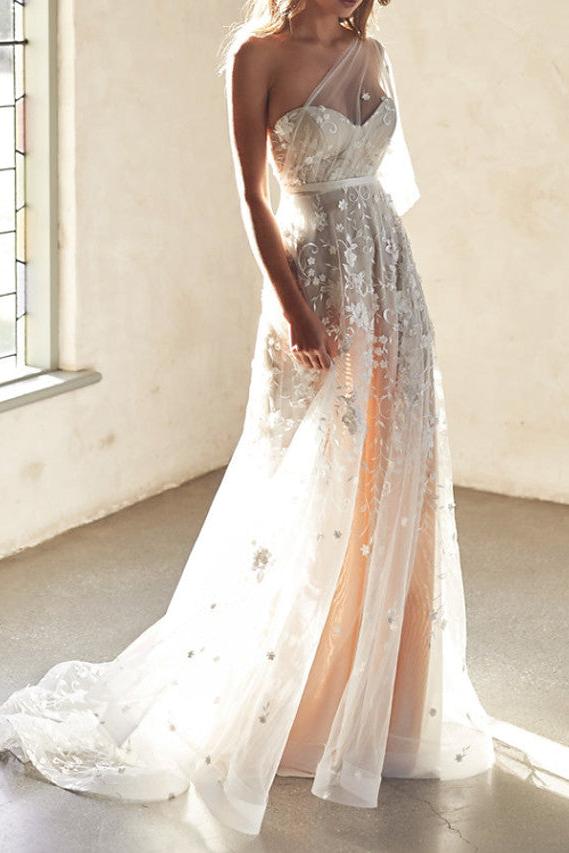 Sexy A-Line Wedding Dresses Sweetheart Lace Sleeveless Bridal Gowns Wedding Dress in Color See-Through Court Train