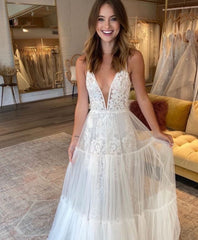 Sexy A-line Spaghetti Straps Wedding Dress Tulle V-neck Pleated Bridal Gowns On Sale