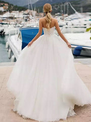 Sexy Ball Gown Wedding Dresses Strapless Bridal Gowns Lace Tulle Strapless Plus Size Bridal Gowns with Sweep Train