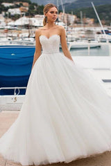 Sexy Ball Gown Wedding Dresses Strapless Bridal Gowns Lace Tulle Strapless Plus Size Bridal Gowns with Sweep Train