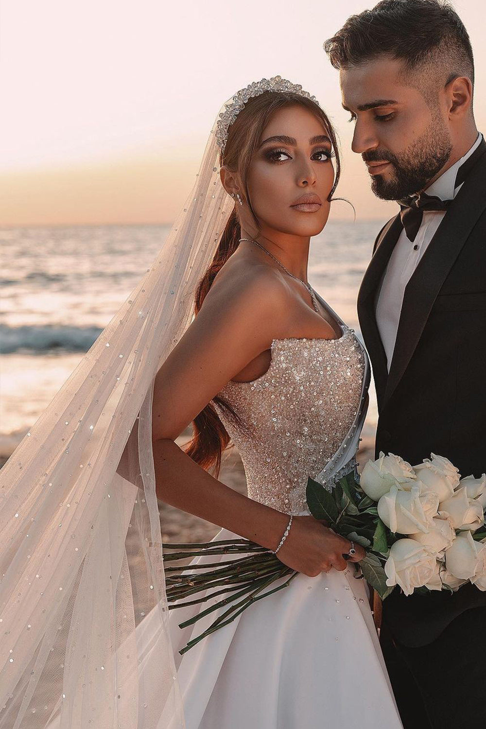 Sexy One Shoulder Ruffle Satin Sparkly Seqiuns Mermaid Beach Bridal Dress with Sweep Court Train