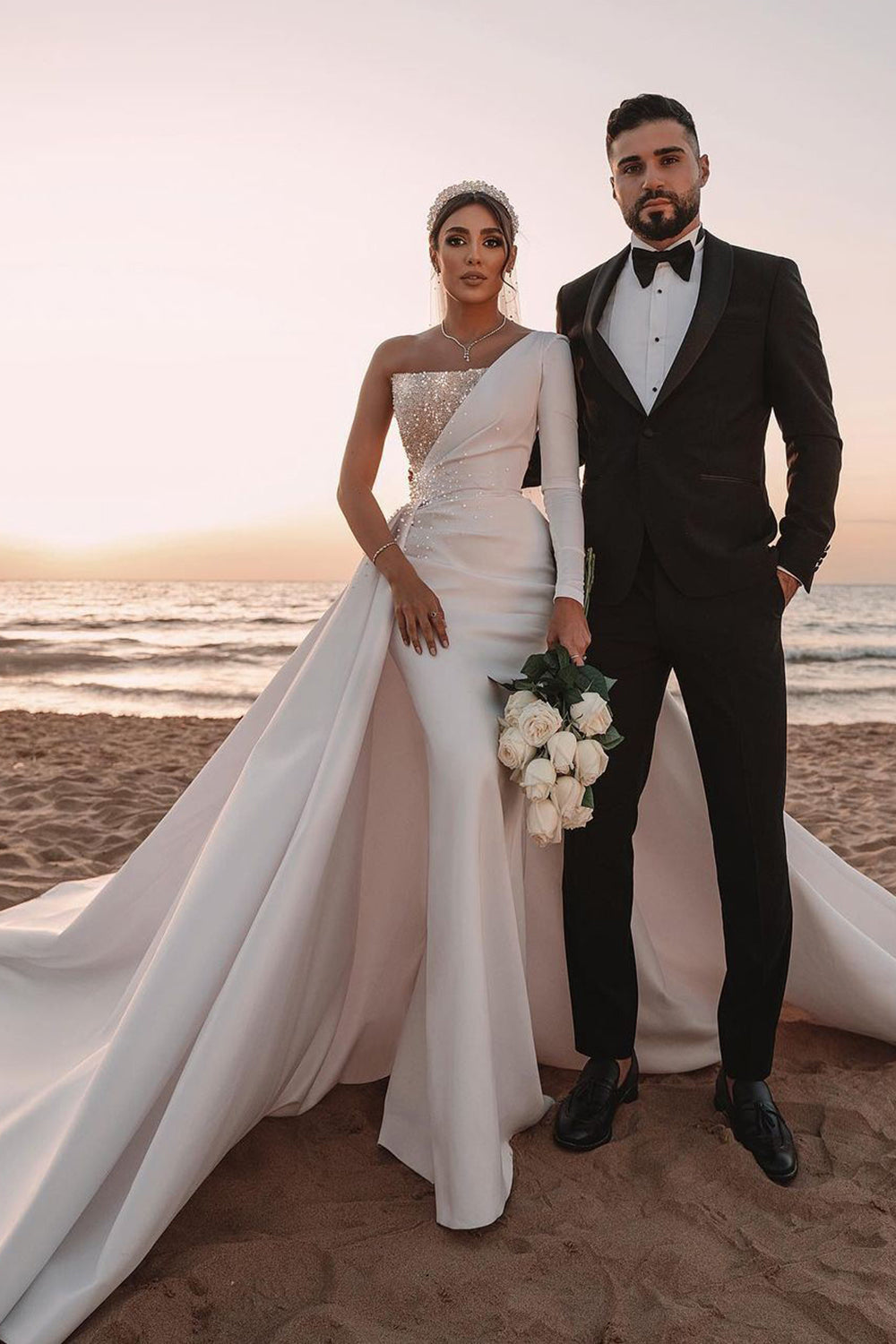 Sexy One Shoulder Ruffle Satin Sparkly Seqiuns Mermaid Beach Bridal Dress with Sweep Court Train