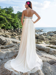 Sexy Sheath Beach Wedding Dresses Sweetheart Chiffon Strapless Backless Bridal Gowns Sweep Train