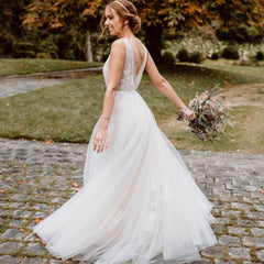 Sexy Sheer V Nack A Line T眉ll Open Back Wedding Gowns With Lace