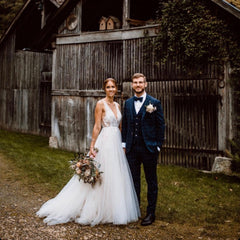 Sexy Sheer V Nack A Line T眉ll Open Back Wedding Gowns With Lace