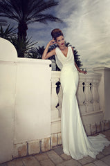 Sexy White V-Neck Beach Bridal Dresses Mermaid Lace Sweep Train Backless Beach Wedding Dresses