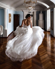 Simple A-line Beach Wedding Dresses V-neck Lace Appliques Beach Bridal Dress