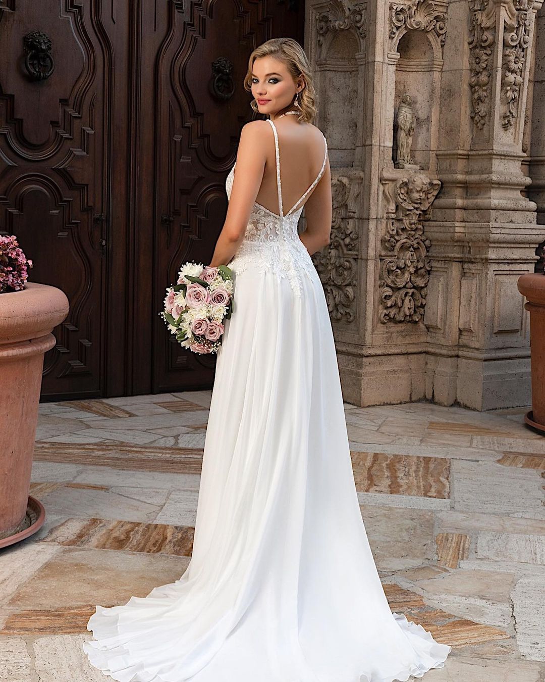 Simple Chiffon V Neck White Split Beach Wedding Dresses With Lace Appliques