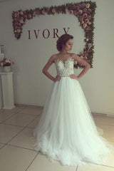Sleeveless Lace Applique A-Line Bridal Gowns Button Tulle Long Wedding Dress