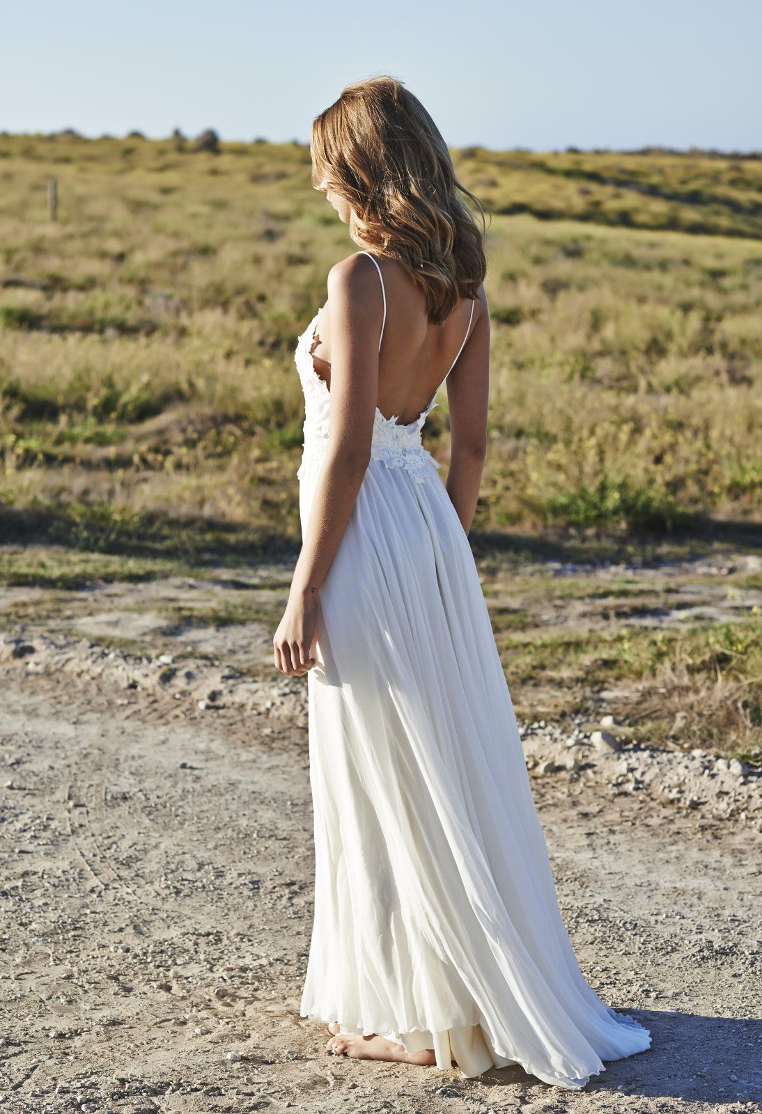 Spaghetti Straps Beach Beach Wedding Dresses V-neck Open Back Chiffon Bridal Gown BO7255