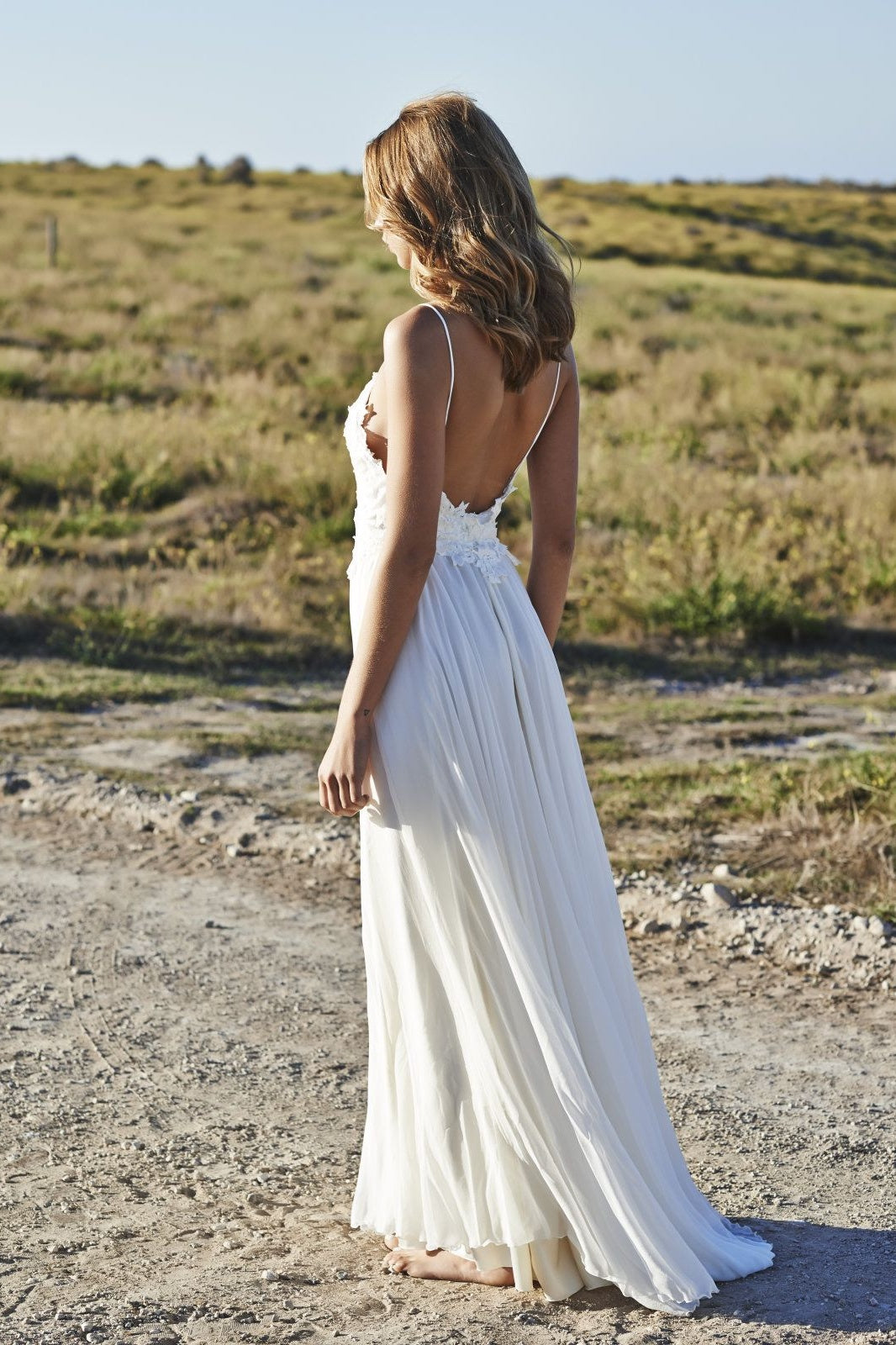 Spaghetti Straps Beach Wedding Dresses V-neck Open Back Chiffon Bridal Gown BO7255
