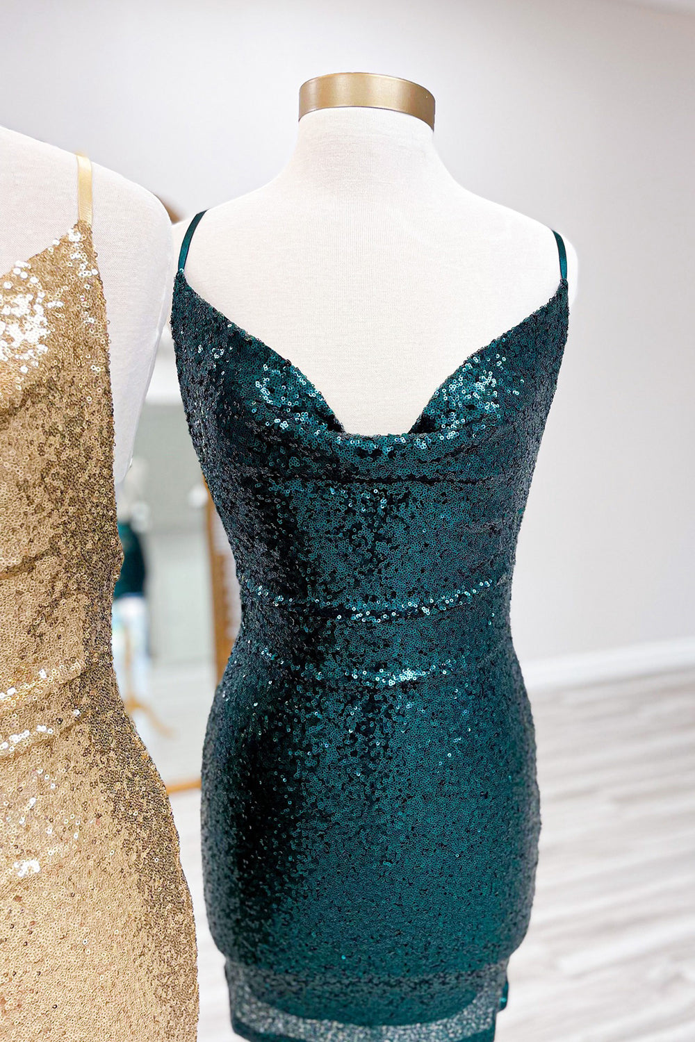 Spaghetti Straps Golden Homecoming Dresses Bodycon Short Cocktail Dresses with Sequin