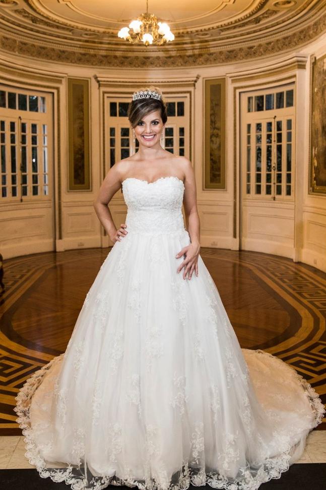 Strapless Sweetheart Lace Long Train Wedding Dress Bride Dresses