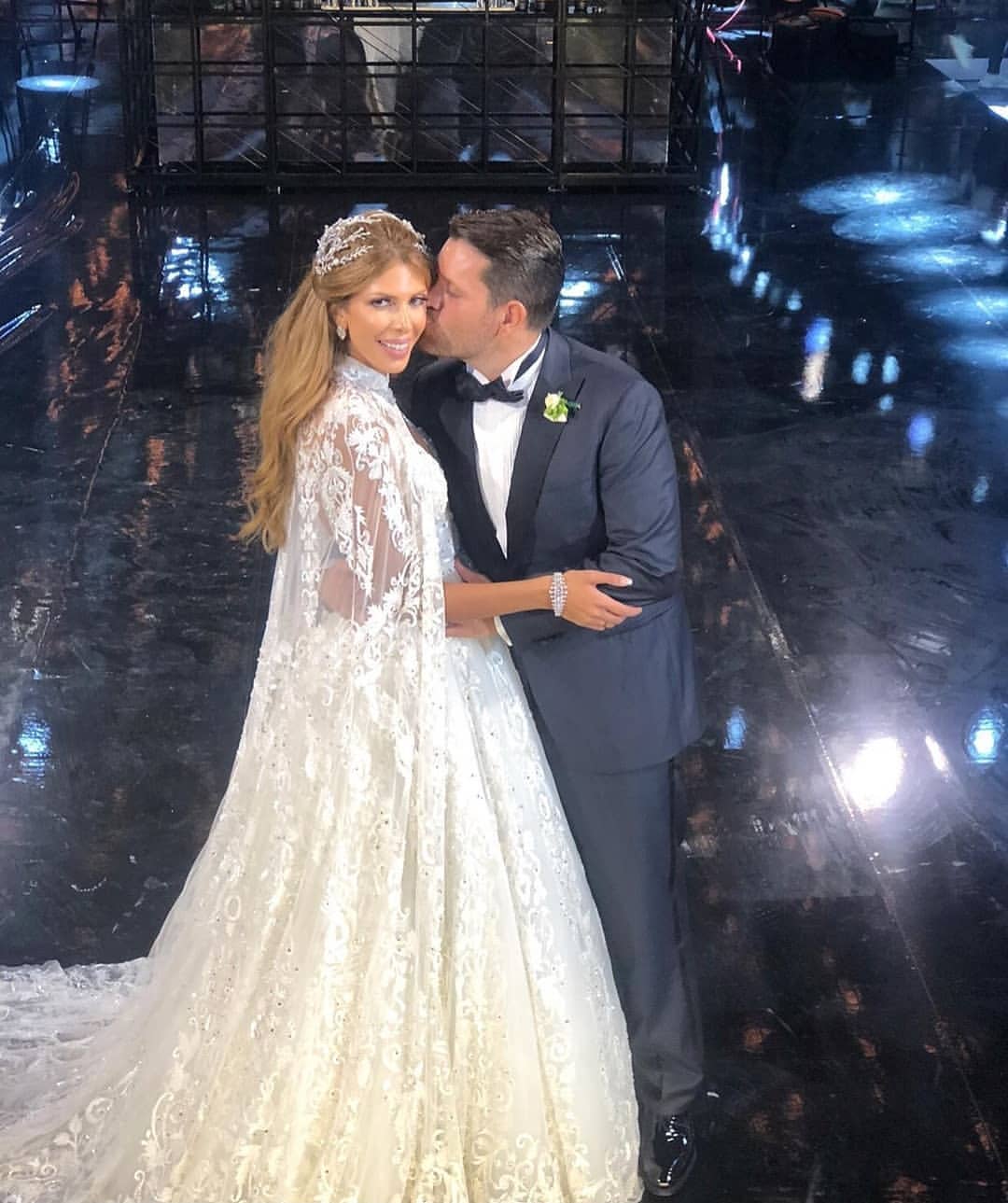 Straps V-neck Beads Appliques A-line Beach Wedding Dresses | Bridal Gowns with Lace Cape