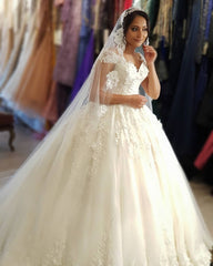 Stunning Off Shoulder V-Neck Tulle Lace Appliques Wedding Dress Aline Bridal Dress