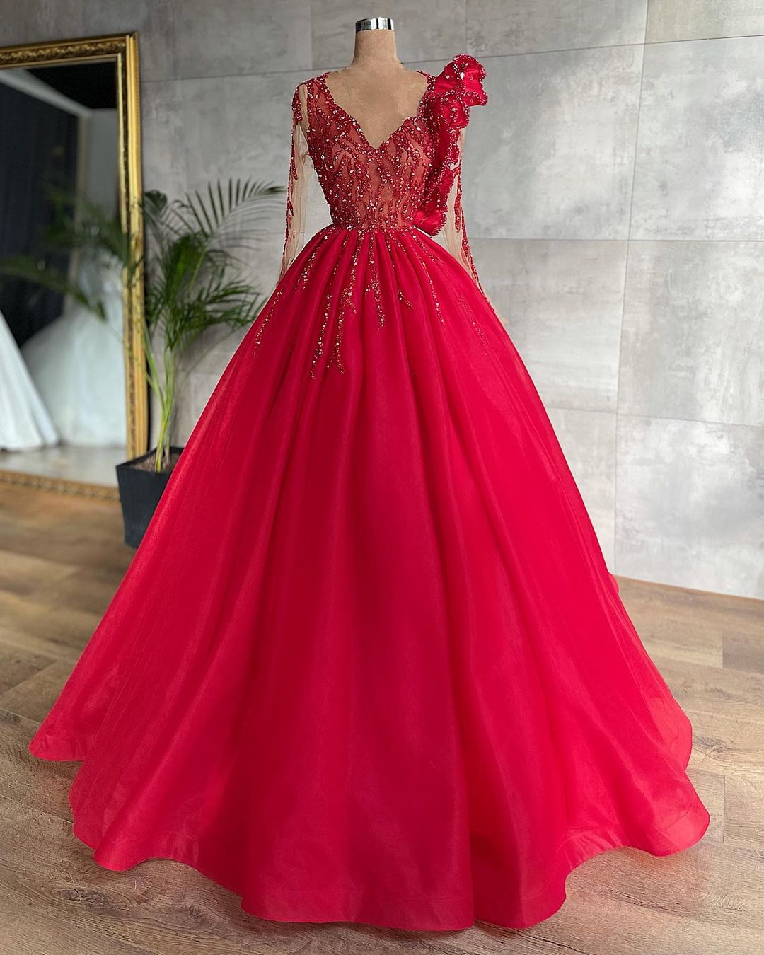 Stunning Red Beadings A-line Evening Maxi Dress Tulle V-Neck Party Dress for Women