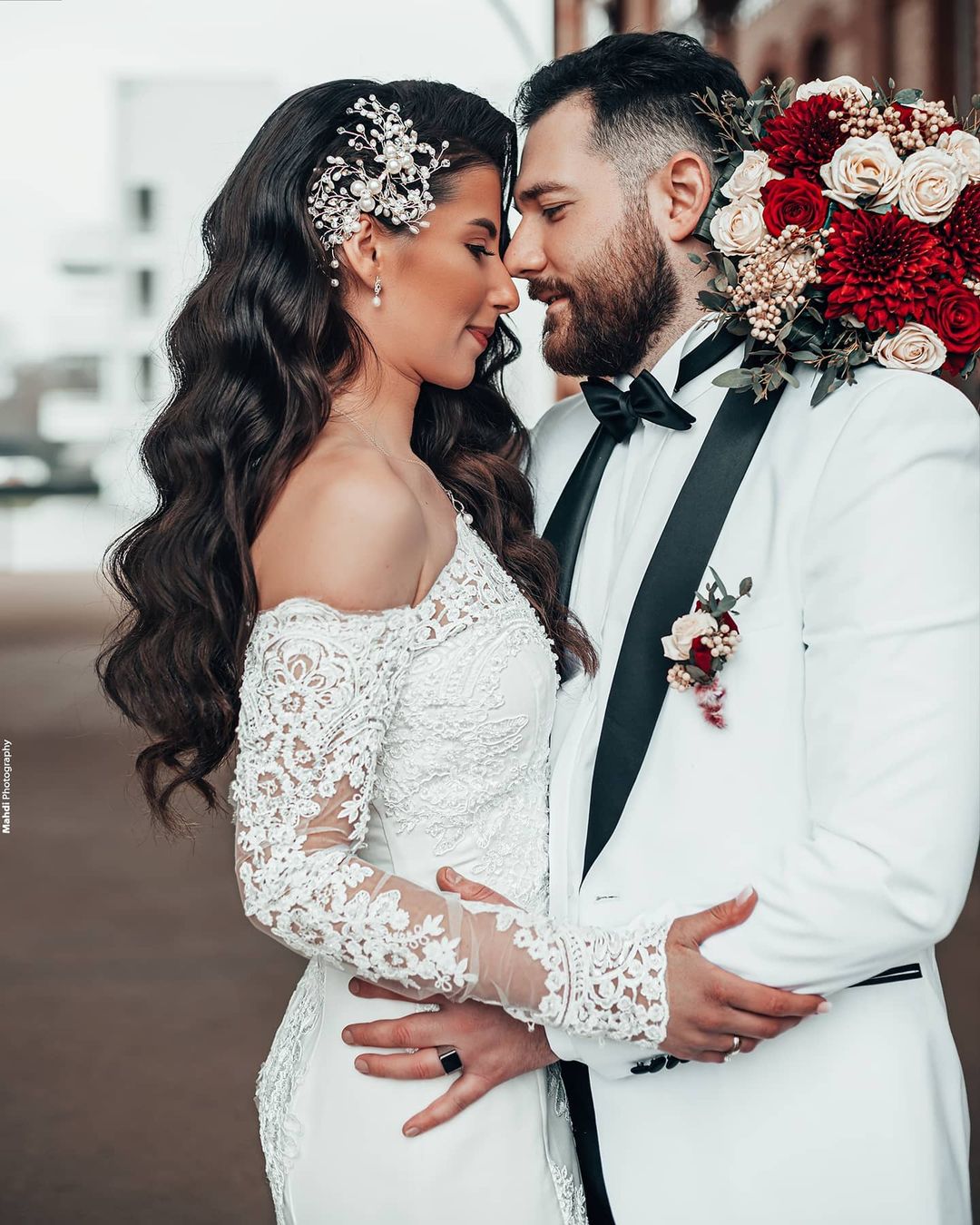 Stylish Off Shoulder Long Sleeves Meramid WEdding Gown with Lace Appliques