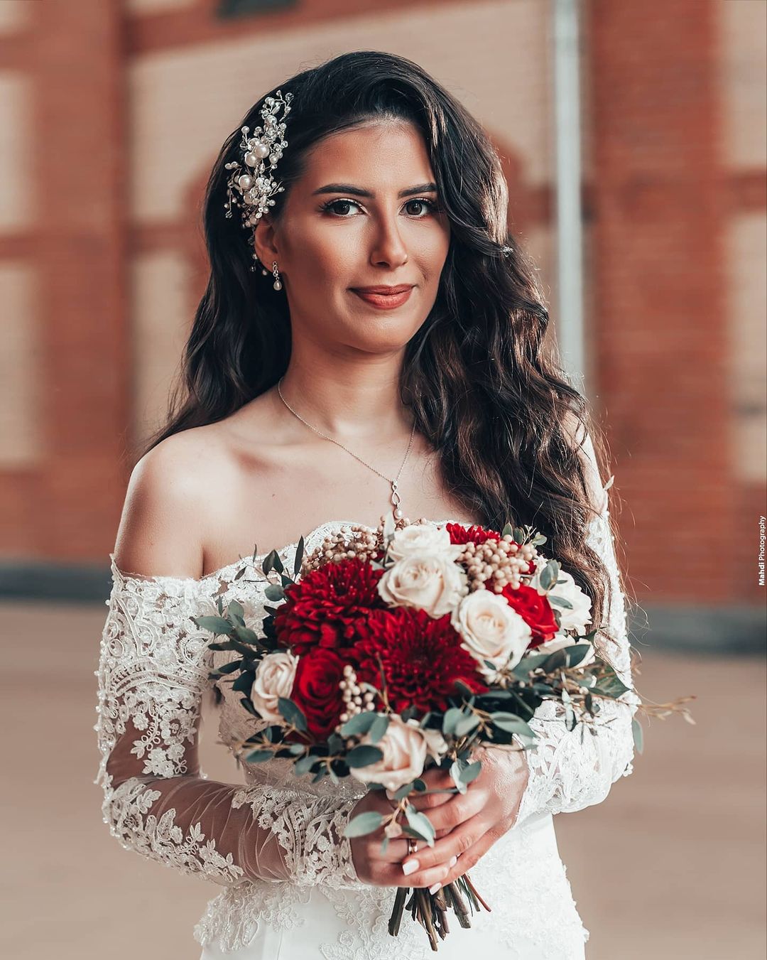 Stylish Off Shoulder Long Sleeves Meramid WEdding Gown with Lace Appliques