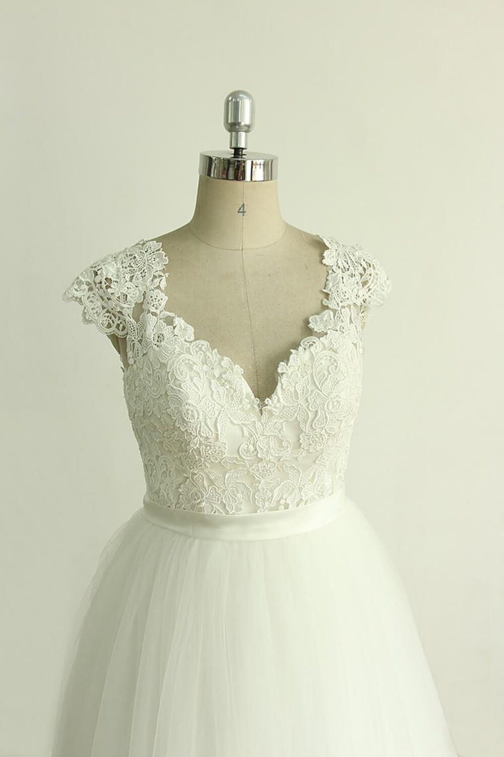 Stylish White Tulle Lace Wedding Dress | Appliques A-line Ruffles Bridal Gowns