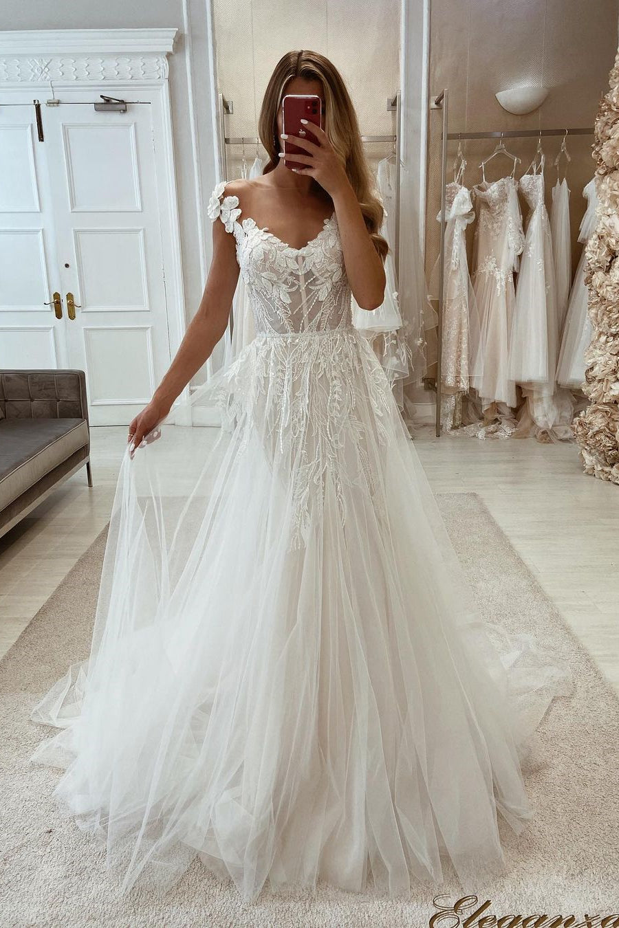 Suzhoufashion New Arrival Tulle Sleeveless Lace Floor length Bridal Dresses