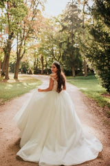 Suzhoufashion Vintage Princess V-neck Sleeveless Lace Wedding Dresses Off-the-shoulder