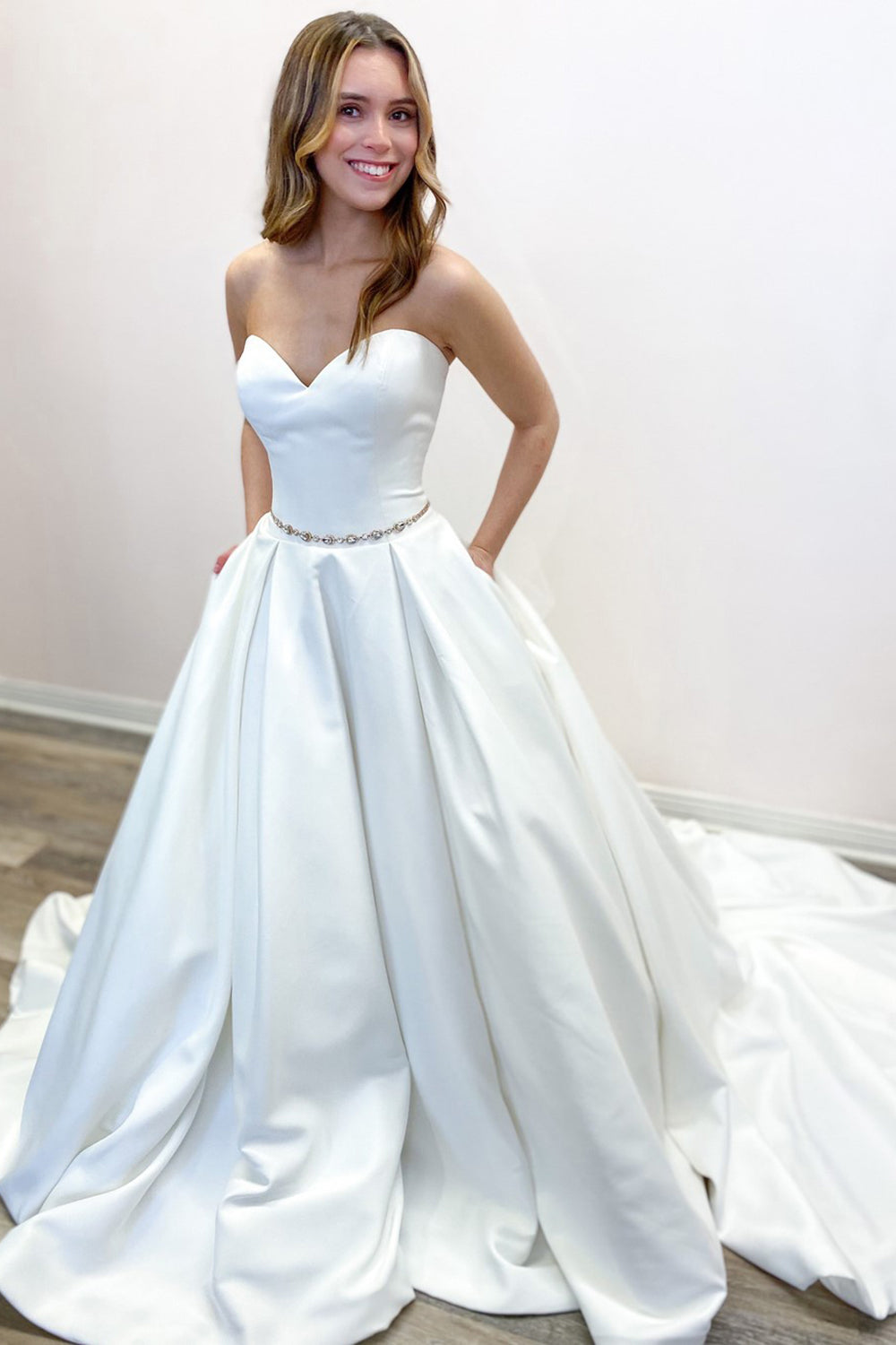 Sweetheart A-Line Ruffles Floor-length Backless Wedding Dress With Pockets
