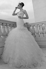 Sweetheart Mermaid Tulle Wedding Dresses Ruffles Sweep Train Bridal Gowns