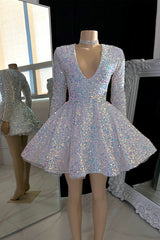 V Neck A Line Mini Homecoming Dress Sequined Long Sleeves Cocktail Dresses