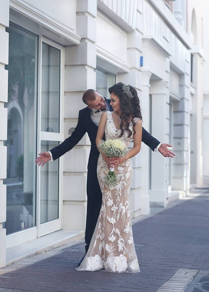 V-Neck Sleeveless Lace Champagne Wedding Dresses Detachable Overskirt Backless Bride Dress | Suzhoufashion V-Neck Sleeveless Lace Champagne Wedding Dresses Detachable Overskirt Backless Bride Dress | Suzhoufashion