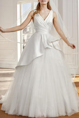 Vintage A-Line Wedding Dress V-neck Satin Tulle Sleeveless Sexy Bridal Gowns in Color Backless with Sweep Train