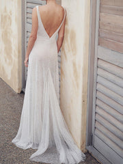 Vintage A-Line Wedding Dress V-neck Tulle Sleeveless Sexy See-Through Bridal Gowns in Color with Court Train
