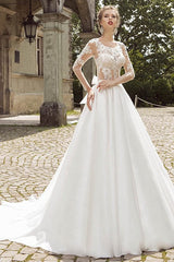 Vintage Long Sleeves Bridal Dress Appliques Court Train Sheer Wedding Ball Gowns