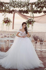 Vintage Off Shoulder Lace Ball Gown Wedding Dress Tulle Court Train Bridal Gown