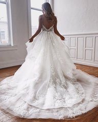 White Appliques Fascinating Spaghetti-Straps Ball-Gown Chapel-Train Lace Wedding Dresses